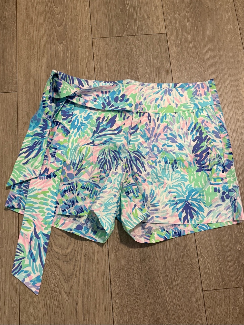 Lilly Pulitzer Printed Tie-Waist Women’s Shorts - size 6